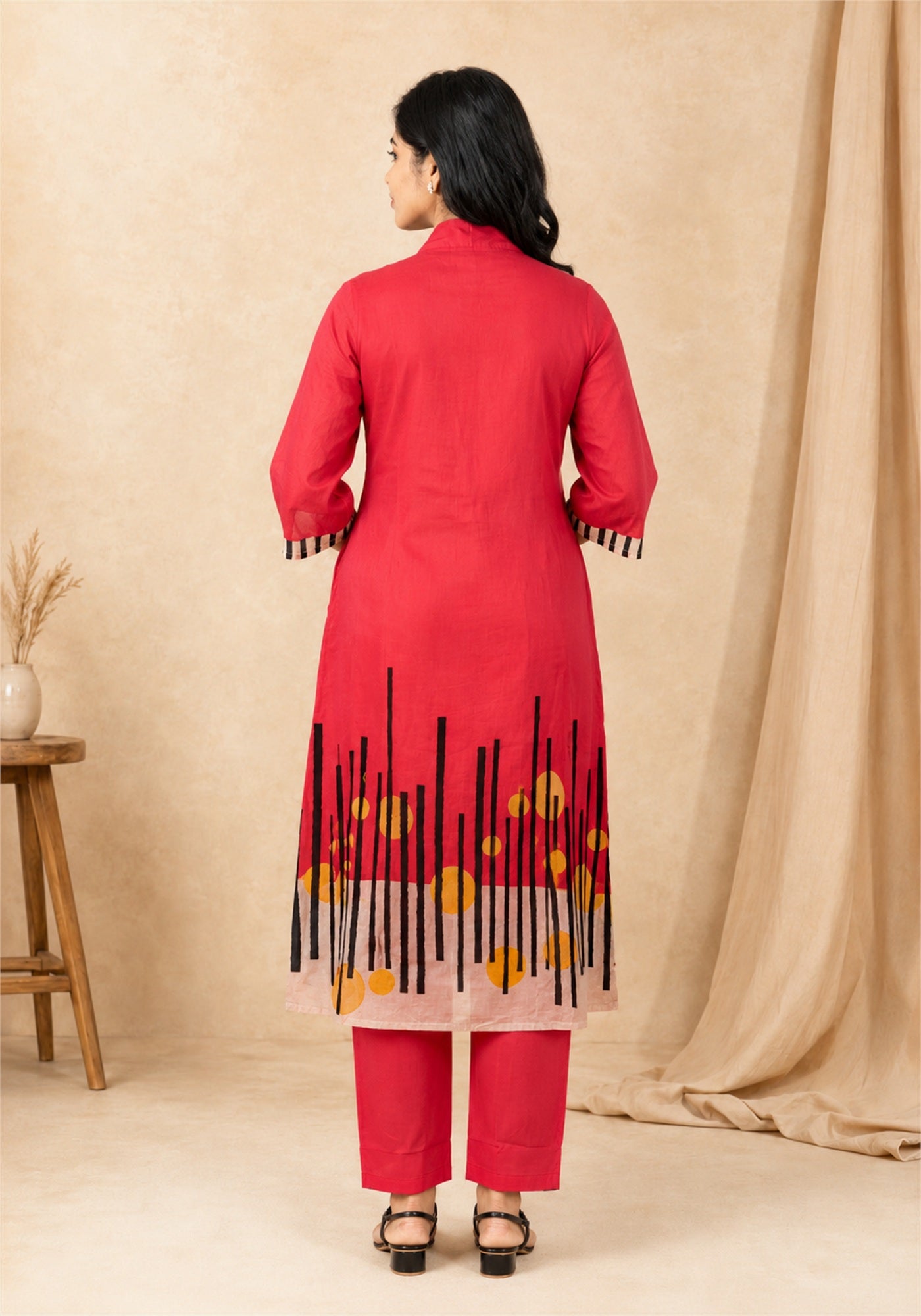 Red Cotton Floral Border Kurta Pant Set - Ashoka Threads - K2-D4-26-RED - view 5