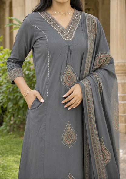 Charcoal Grey Cotton Paisley Border Kurta Pant Set with Dupatta - Ashoka Threads - K3-D12-26-CGR - view 4