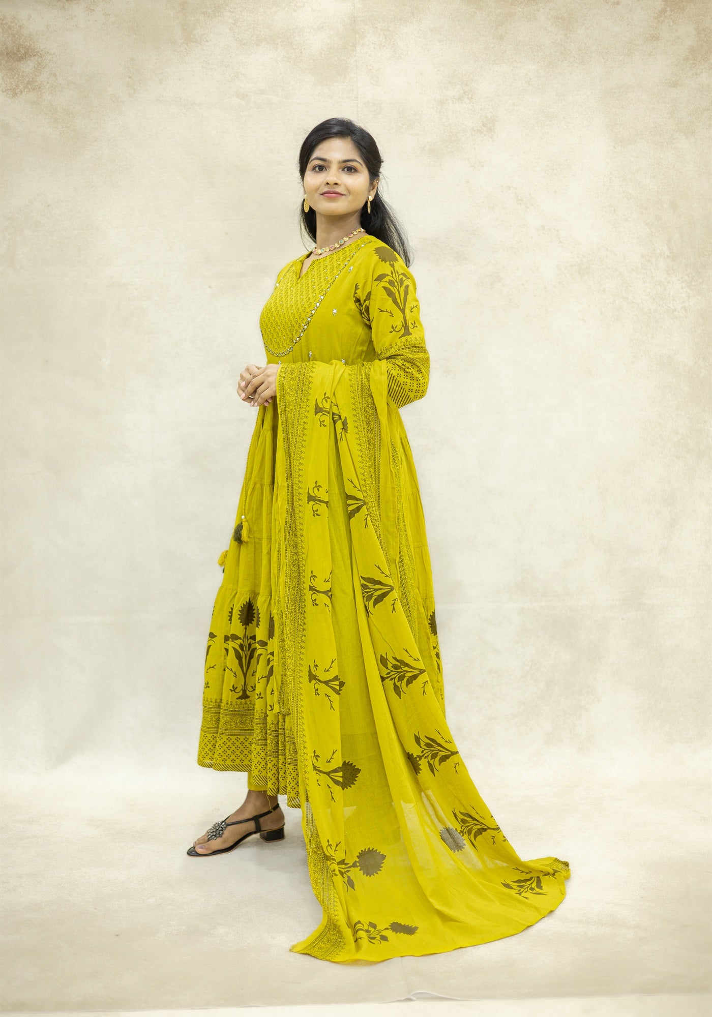 Ivory & Mustard Yellow Floral Kurta Pant Set with Dupatta - Ivory Mustard Yellow