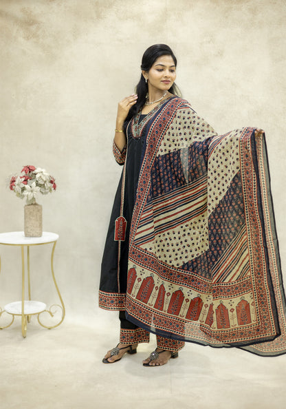 Black Ethnic Border Kurta Pant Set with Dupatta - Black