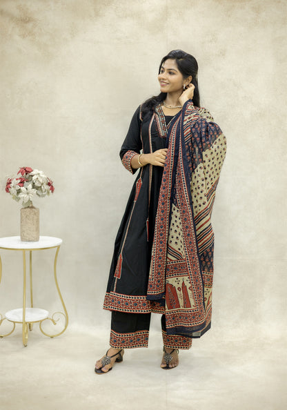 Black Ethnic Border Kurta Pant Set with Dupatta - Black
