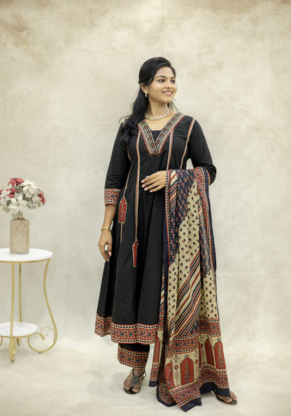Black Ethnic Border Kurta Pant Set with Dupatta - Black
