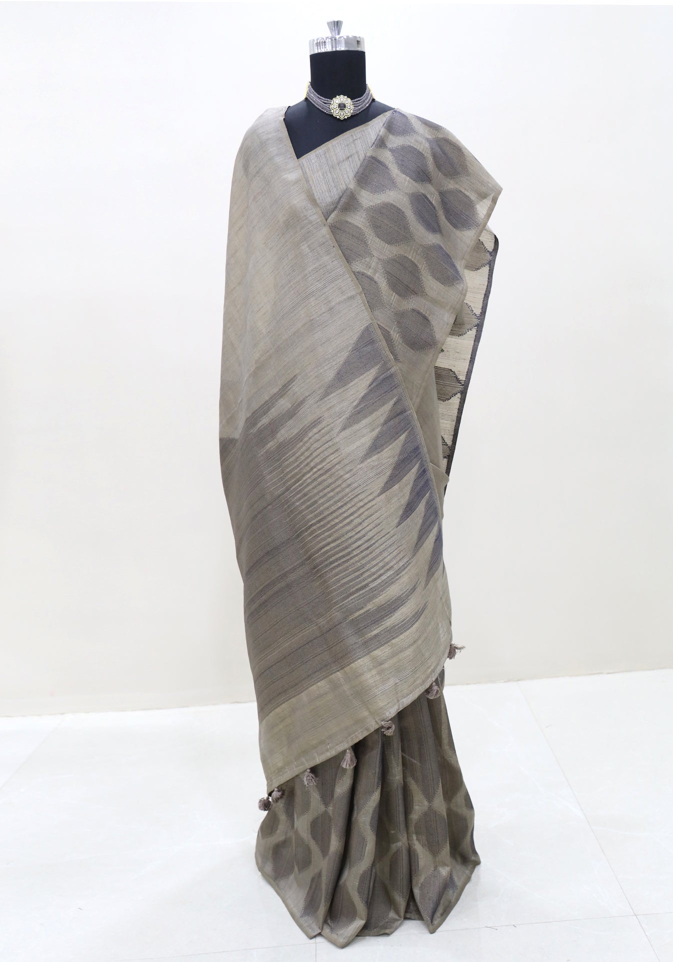Dhupian Thread Silk Saree Stone Grey Silver Round Motif