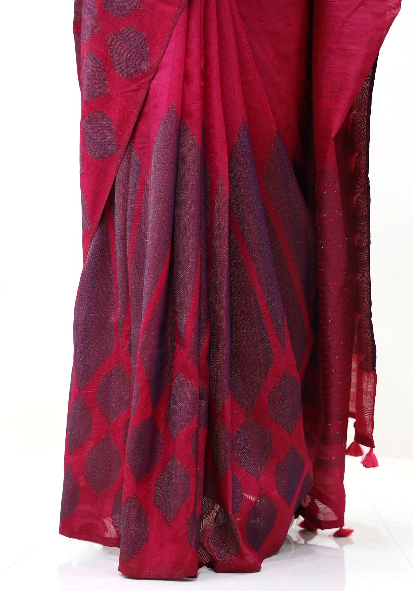 Dhupian Thread Silk Saree Ruby Red Grey Round Motif
