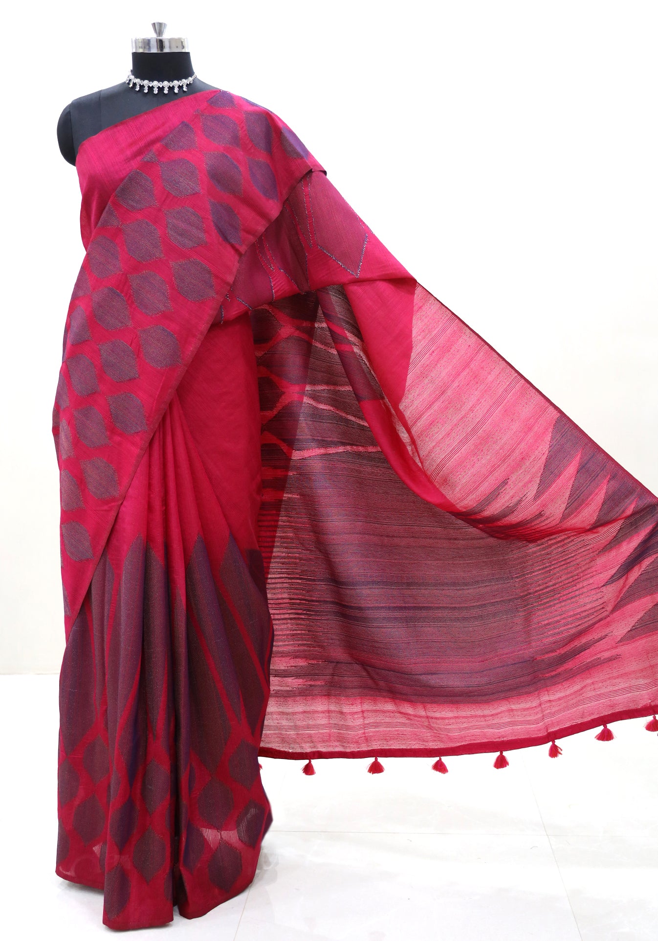 Dhupian Thread Silk Saree Ruby Red Grey Round Motif