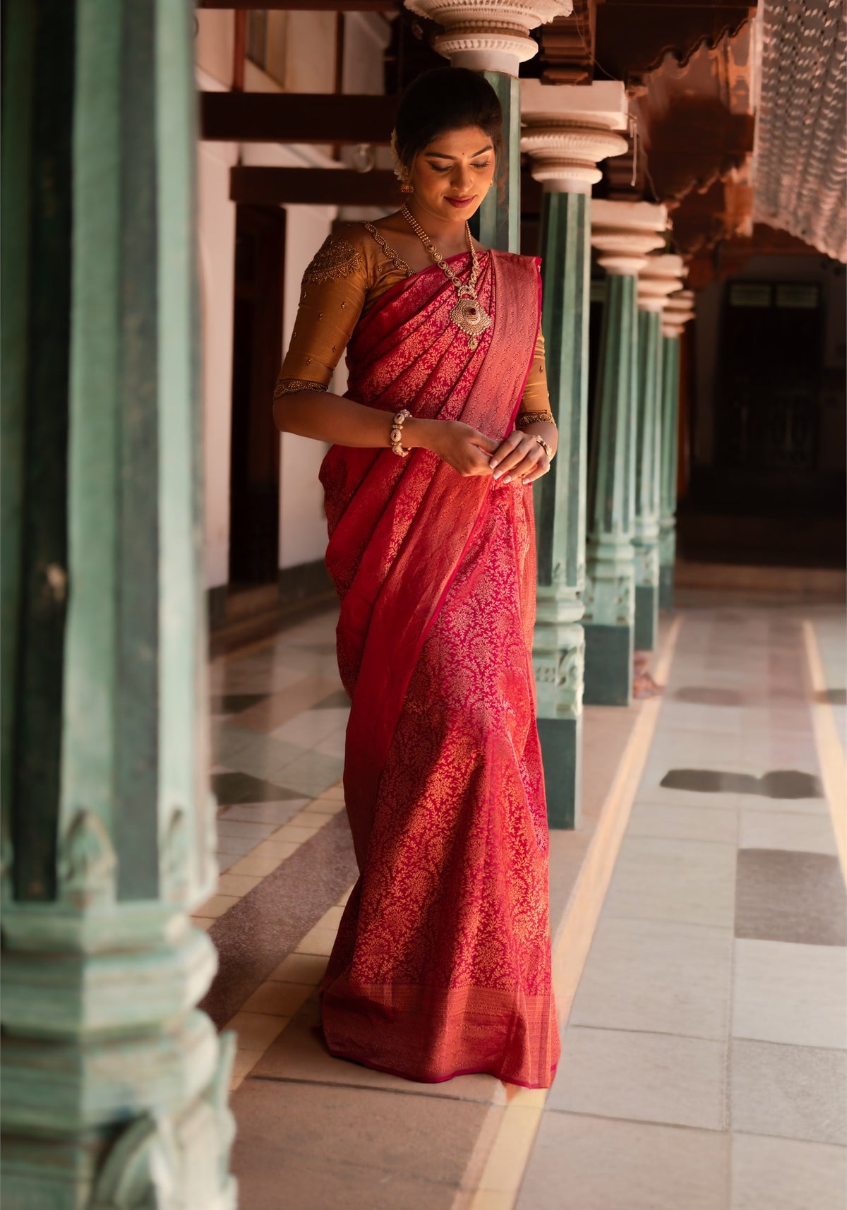 Premium Bridal Saree - Red and Gold - VIA-1-2601 - view 3