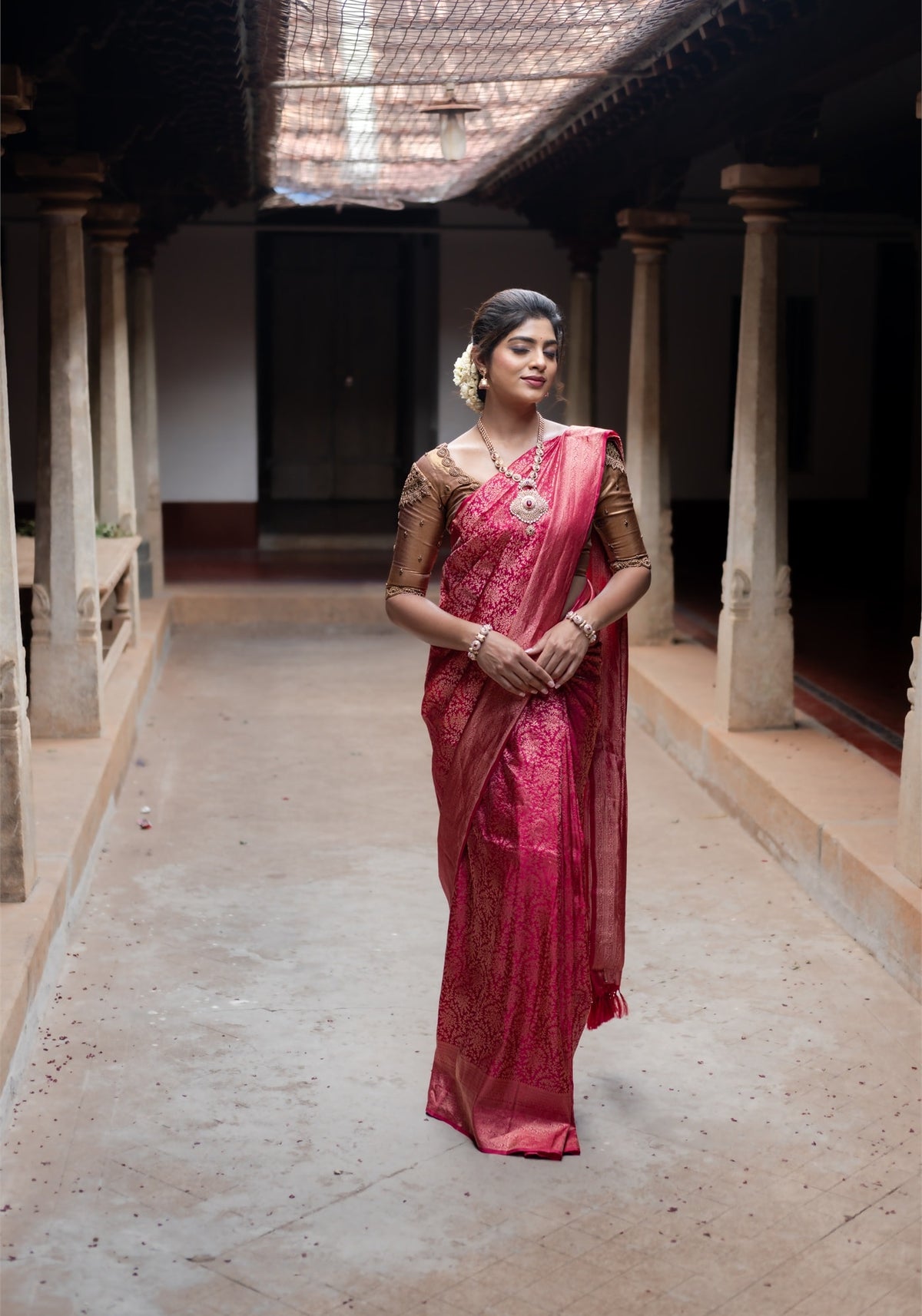 Premium Bridal Saree - Red and Gold - VIA-1-2601 - view 6