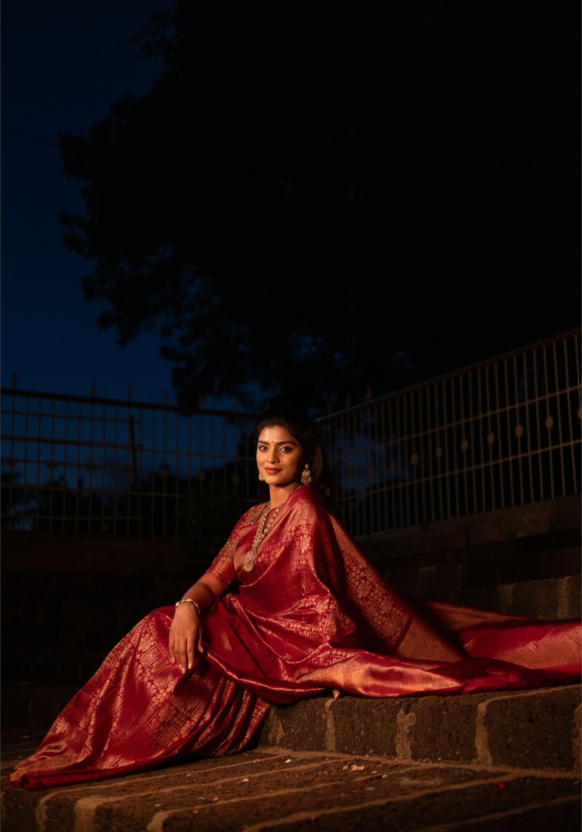Premium Bridal Saree - Red and Gold - VIA-1-2602 - view 4